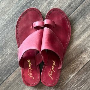 Free People Burgundy Leather Crossover Toe-Loop Sandals